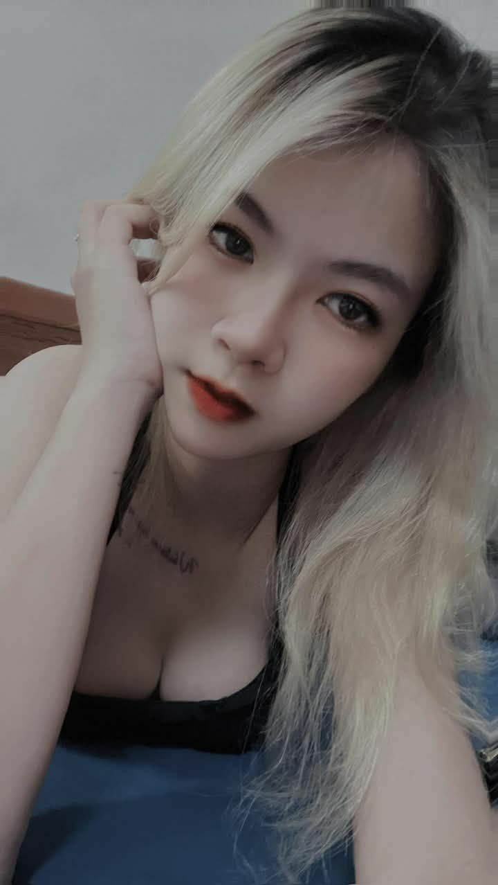 2023 Tháng 7 12_Cô gái gợi cảm